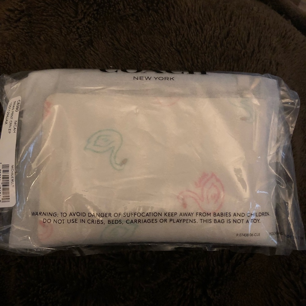 SALE!!! NWT Coach RARE Swan Wristlet!! PRICE FIRM - Picture 5 of 5